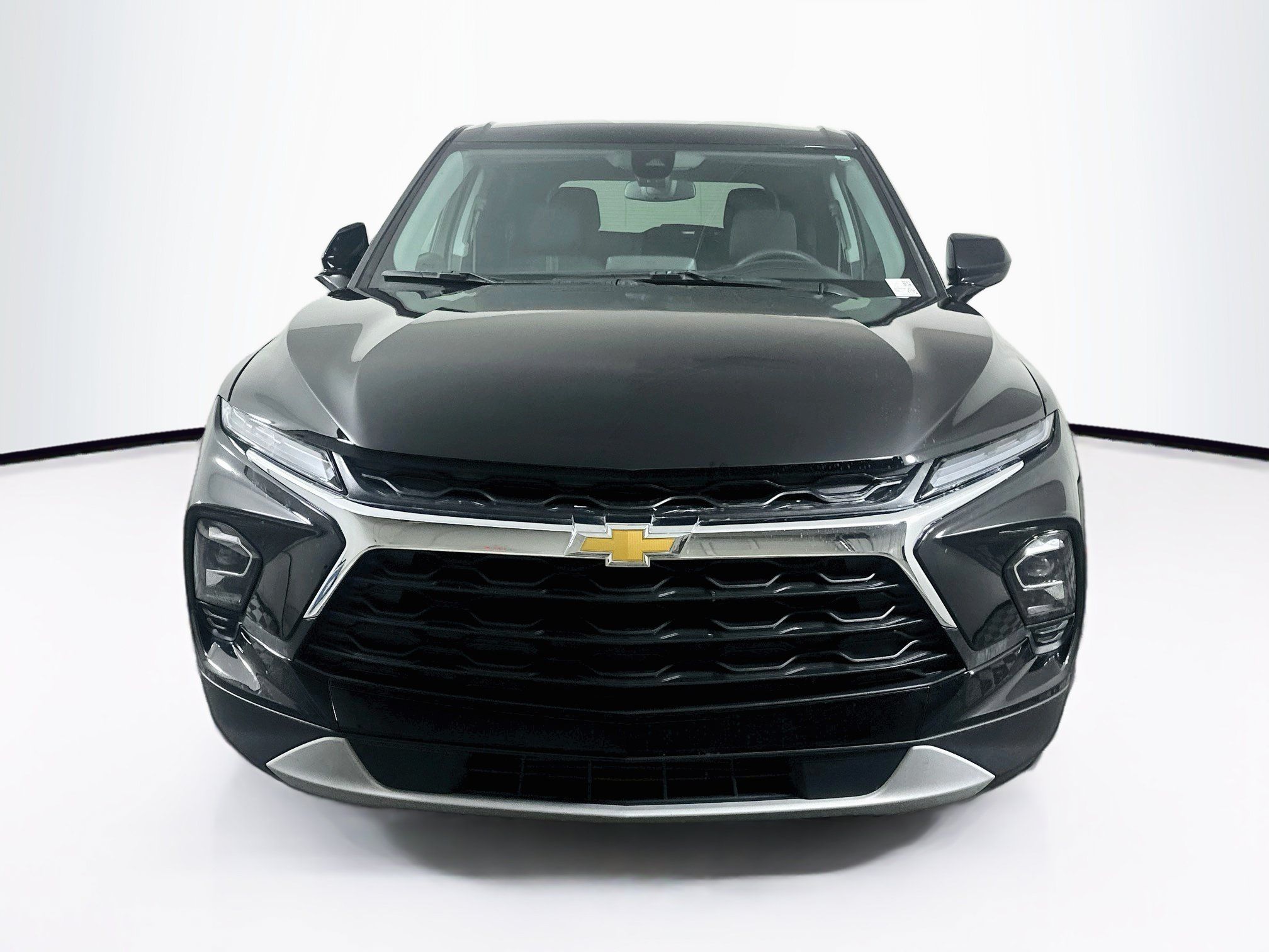 Used 2025 Chevrolet Blazer LT FWD image 2