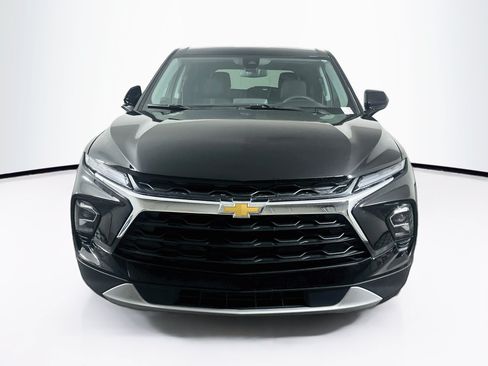Used 2025 Chevrolet Blazer LT FWD image 2