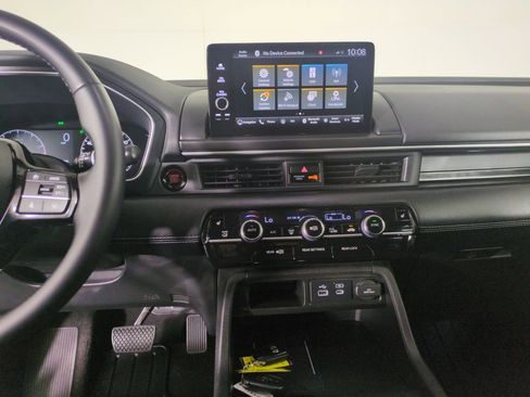 Certified 2024 Honda Pilot Touring image 21