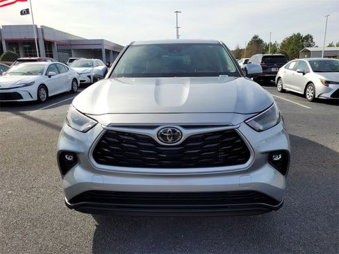 Certified 2024 Toyota Highlander LE image 2