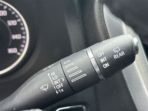 Used 2020 GMC Acadia SLE w/ Driver Convenience Package image 28