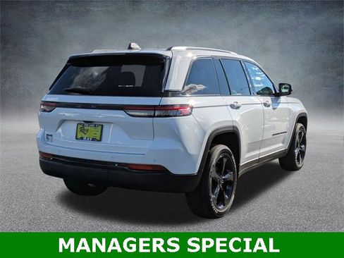 New 2025 Jeep Grand Cherokee Altitude image 4