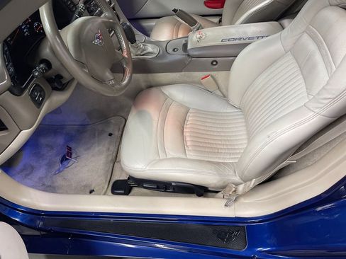 Used 2004 Chevrolet Corvette Coupe w/ Preferred Equipment Group image 31