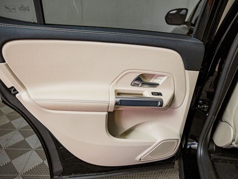 Certified 2023 Mercedes-Benz GLB 250 image 25