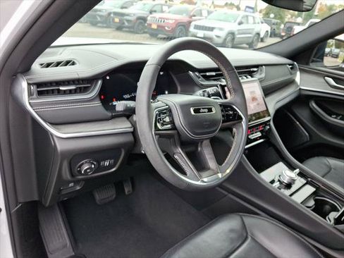 Certified 2023 Jeep Grand Cherokee Overland image 24