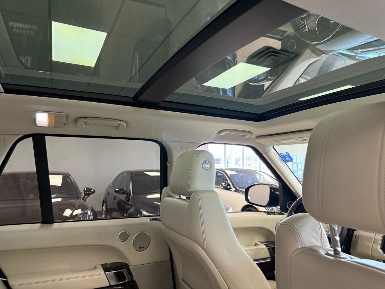 Used 2014 Land Rover Range Rover HSE AWD/4WD image 24