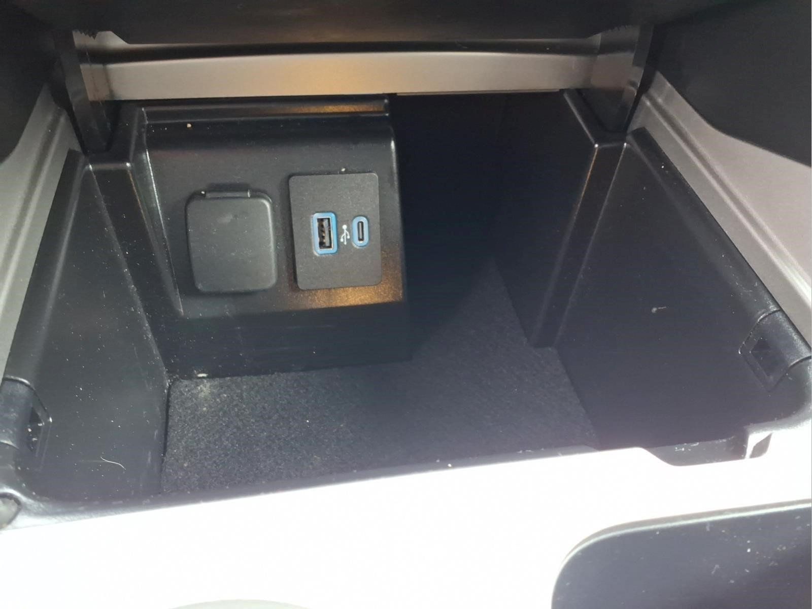 Used 2024 Ford Explorer XLT AWD/4WD image 12