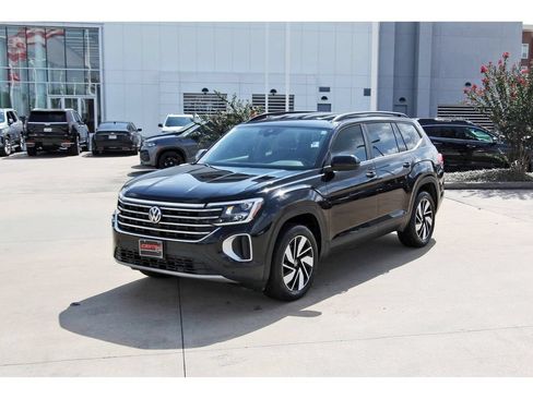 Used 2025 Volkswagen Atlas SE FWD image 2