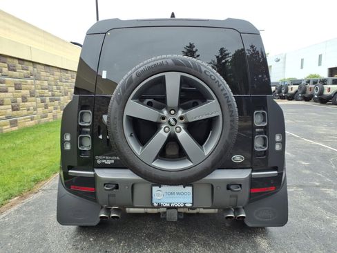 Used 2023 Land Rover Defender 110 AWD/4WD image 9