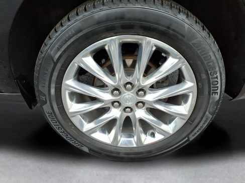 Used 2018 Buick Enclave Premium AWD/4WD image 11