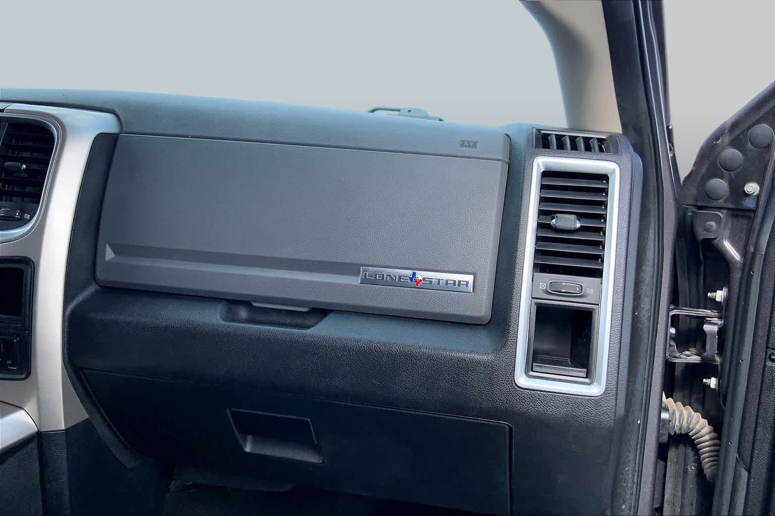 Used 2017 RAM 1500 SLT RWD image 18