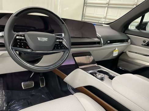 New 2026 Cadillac Vistiq Sport w/ LPO, Floor Liner Package image 22