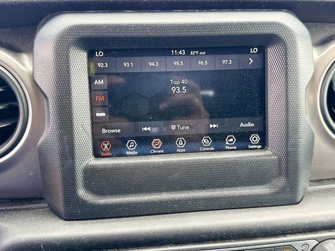 Used 2021 Jeep Gladiator Sport image 16