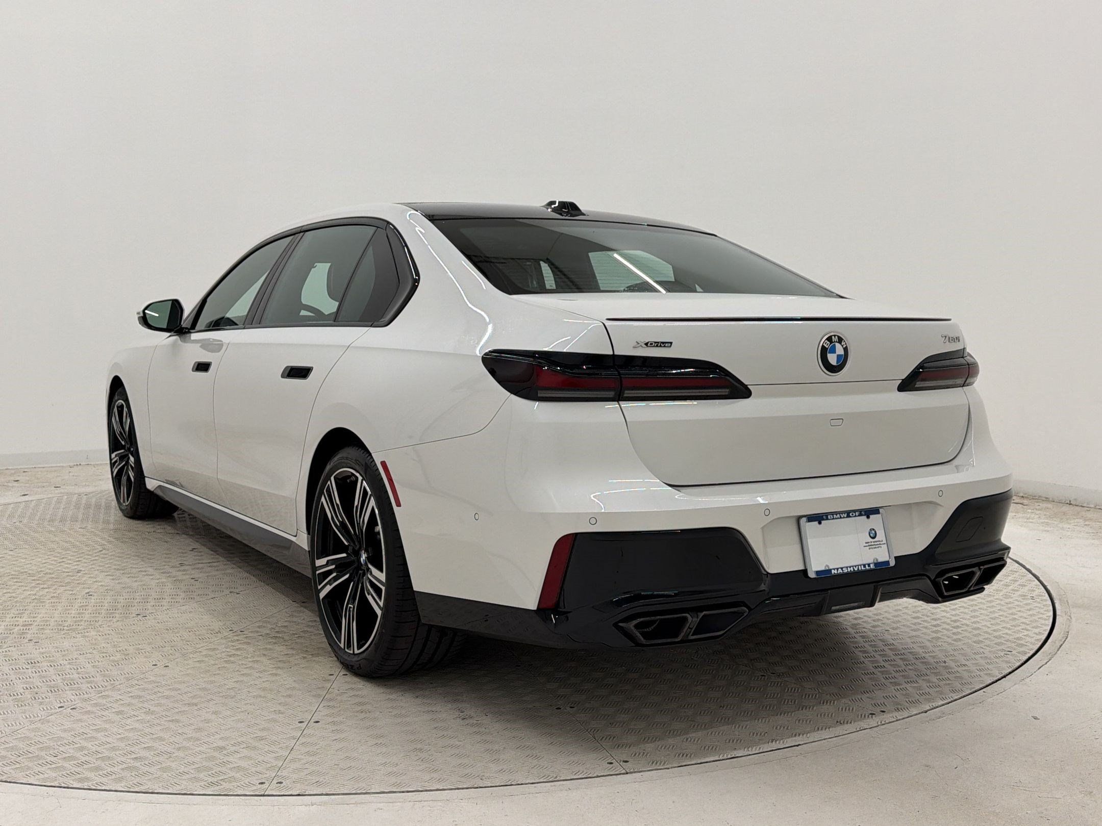 Used 2025 BMW 760i xDrive AWD/4WD image 3