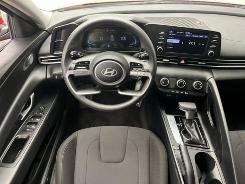 Used 2025 Hyundai Elantra SE FWD image 11