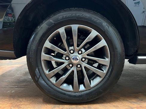 Used 2020 Ford Expedition Limited image 12