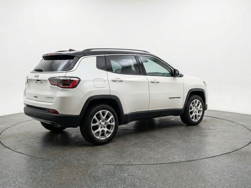 Used 2025 Jeep Compass Limited AWD/4WD image 9