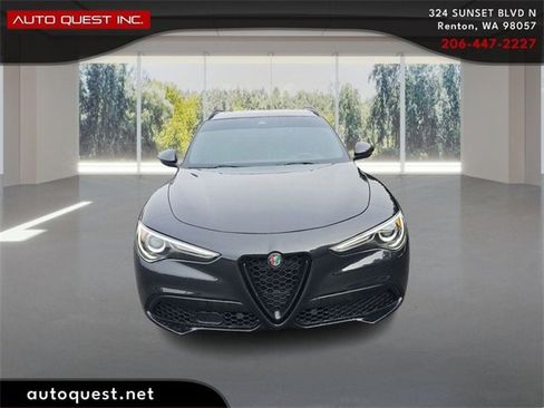 Used 2023 Alfa Romeo Stelvio Ti image 2