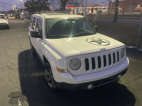 Used 2014 Jeep Patriot Latitude w/ Freedom Edition Package image 3