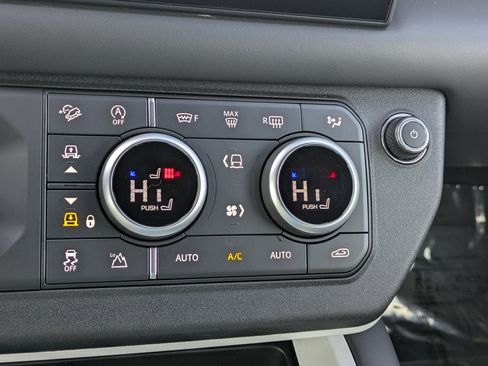 Certified 2025 Land Rover Defender 110 X-Dynamic SE image 15