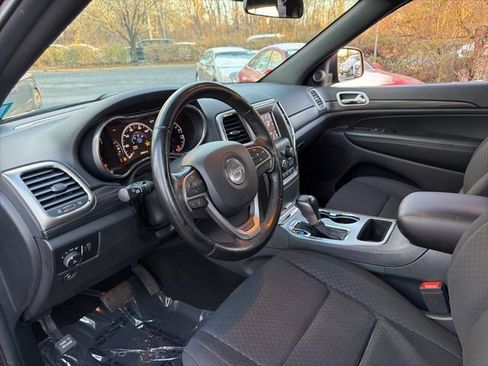 Used 2020 Jeep Grand Cherokee Laredo AWD/4WD image 16