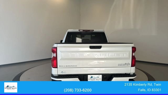 Used 2024 Chevrolet Silverado 1500 High Country w/ Technology Package AWD/4WD image 6