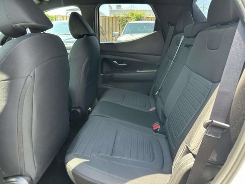 Used 2025 Hyundai Santa Cruz SE AWD/4WD image 23