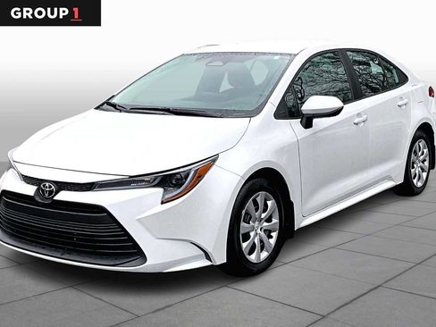 Used 2025 Toyota Corolla LE image 1