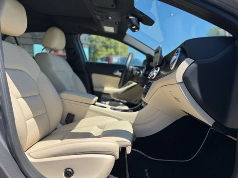 Used 2017 Mercedes-Benz GLA 250 4MATIC image 9