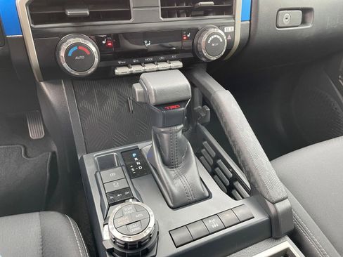 Used 2025 Toyota Tacoma TRD Off-Road AWD/4WD image 40