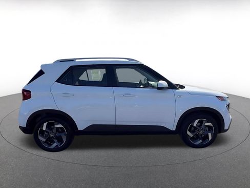 Used 2026 Hyundai Venue SEL FWD image 16