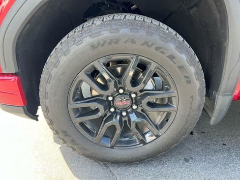 Used 2024 GMC Sierra 1500 Elevation w/ X31 Off-Road Package AWD/4WD image 13