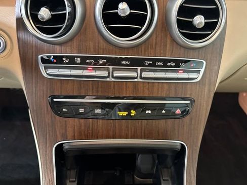 Used 2022 Mercedes-Benz GLC 300 4MATIC image 22