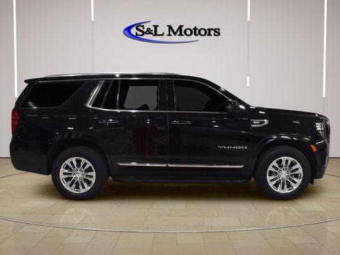 Used 2024 GMC Yukon SLT w/ SLT Premium Package AWD/4WD image 9