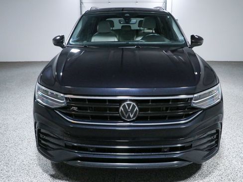 Used 2022 Volkswagen Tiguan SE R-Line AWD/4WD image 4