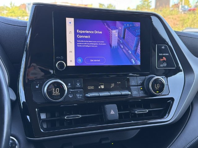 Used 2023 Toyota Highlander XLE AWD/4WD image 21