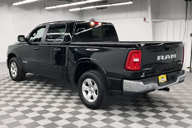 Used 2025 RAM 1500 Big Horn AWD/4WD image 2