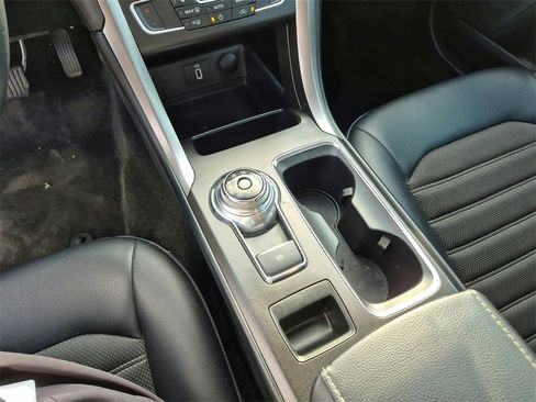 Used 2017 Ford Fusion SE w/ Equipment Group 201A image 21