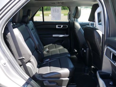 Used 2022 Ford Explorer XLT w/ Equipment Group 202A AWD/4WD image 27