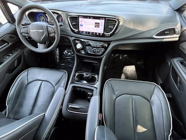 Used 2023 Chrysler Pacifica Limited w/ S Appearance Package AWD/4WD image 33