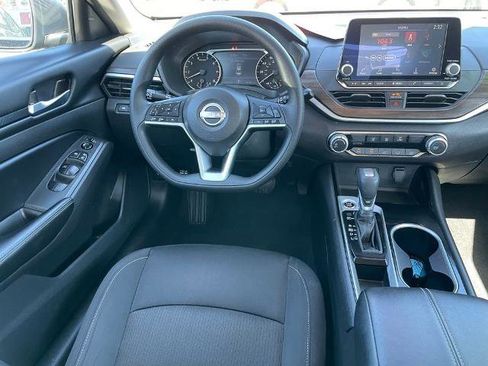 Certified 2024 Nissan Altima 2.5 SV FWD image 9