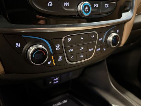 Used 2023 Chevrolet Traverse Premier image 14