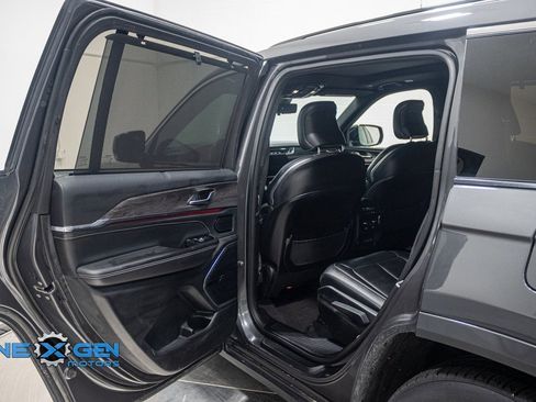 Used 2021 Jeep Grand Cherokee L Overland w/ Luxury Tech Group IV AWD/4WD image 27