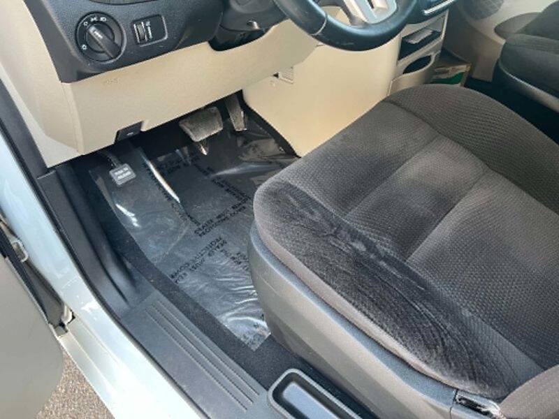 Used 2017 Dodge Grand Caravan SE w/ Power Window Group FWD image 17