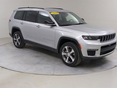 Used 2025 Jeep Grand Cherokee L Limited image 11