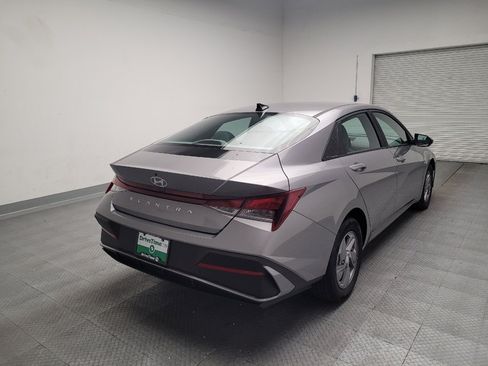 Used 2024 Hyundai Elantra SE FWD image 9