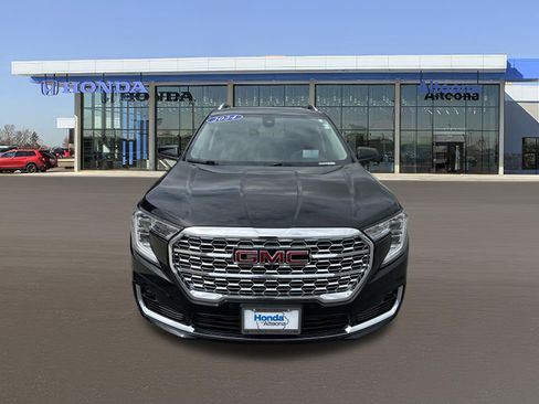 Used 2024 GMC Terrain Denali w/ Denali Premium Package AWD/4WD image 7