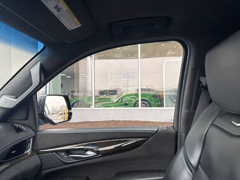 Used 2017 Cadillac Escalade ESV Platinum image 33