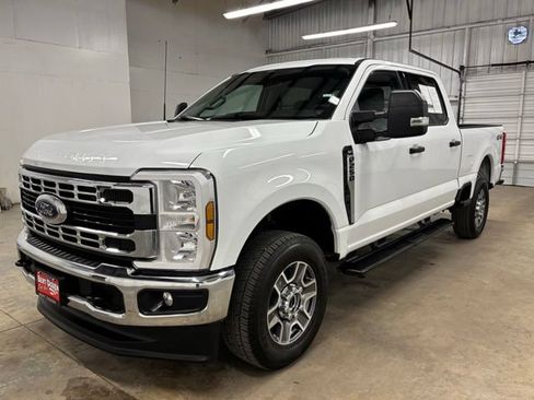 Used 2025 Ford F250 XLT AWD/4WD image 3