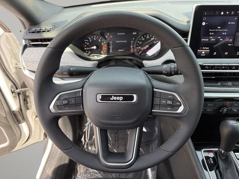 Used 2024 Jeep Compass Latitude AWD/4WD image 27